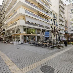 https://apt-cc-lux-studio.hotelschalkidiki.net
