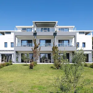 https://villa-rosi-miranda.hotelschalkidiki.net